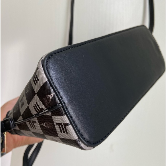 LONDON FOG ELLIE SIGNATURE CROSSBODY - Picture 6 of 15